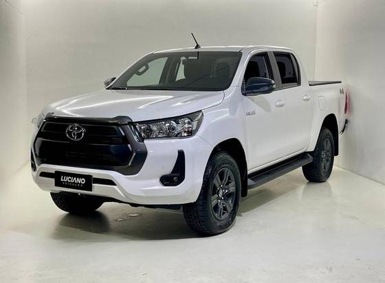 TOYOTA HILUX 2.8 D-4D TURBO DIESEL CD SR 4X4 AUTOMÁTICO TOYOTA HILUX 2.8 D-4D TURBO DIESEL CD SR 4X4 AUTOMÁTICO